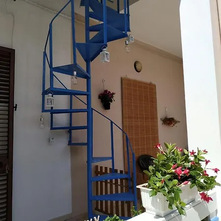 - Rosamarina